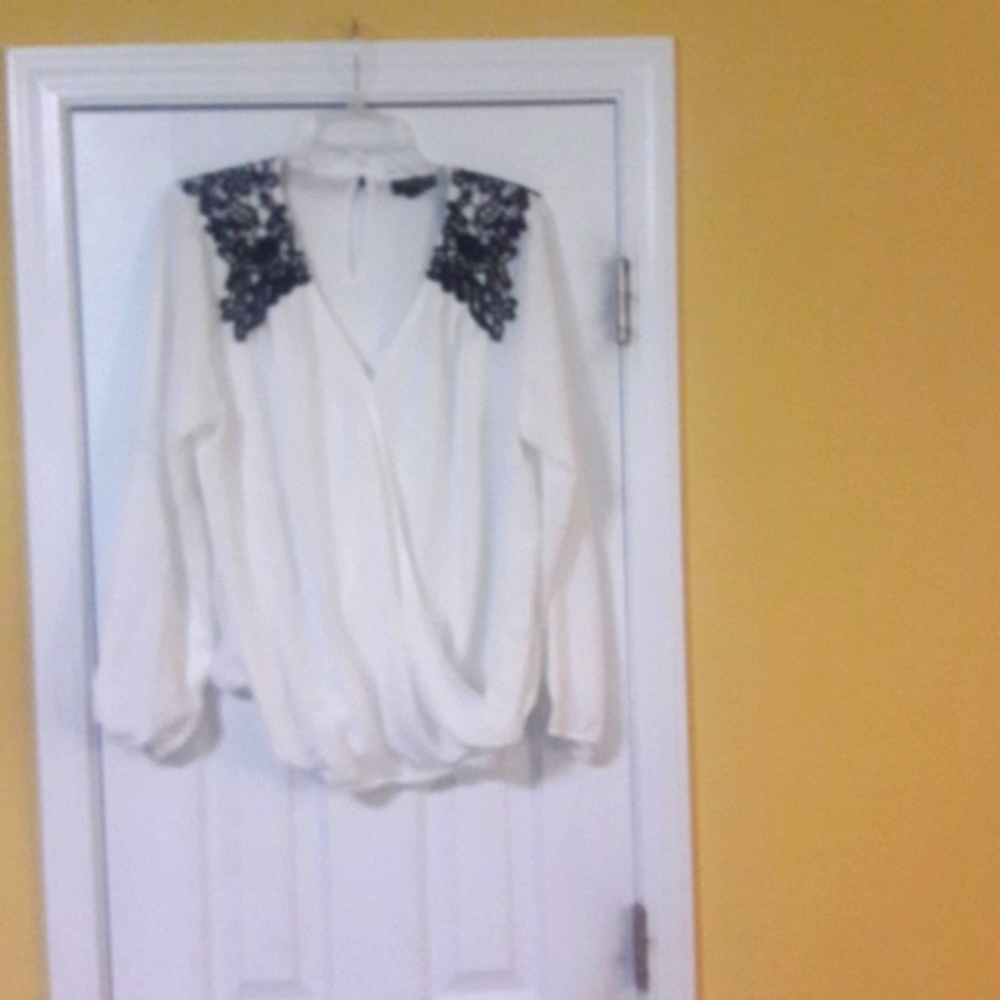 Thalia Sodi blouse
